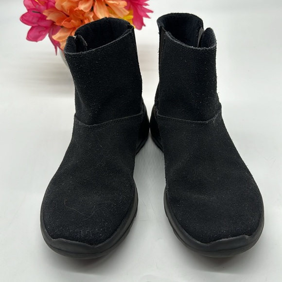 Skechers Black Suede Lightweight Angle Boots Size 6.5 SKT6899C - Picture 2 of 6